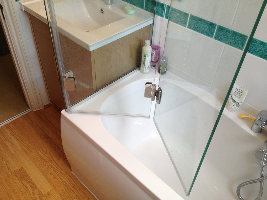 Over Bath Shower Screens Made To Measure Bespoke Bath Screens Glass 360