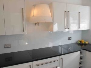 White glass splashback made to measure - Glass360.co.uk