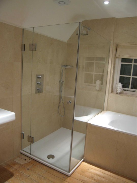 bespoke bath shower screens