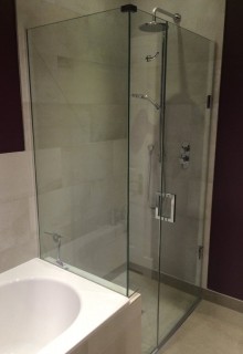 Over bath frameless shower screen